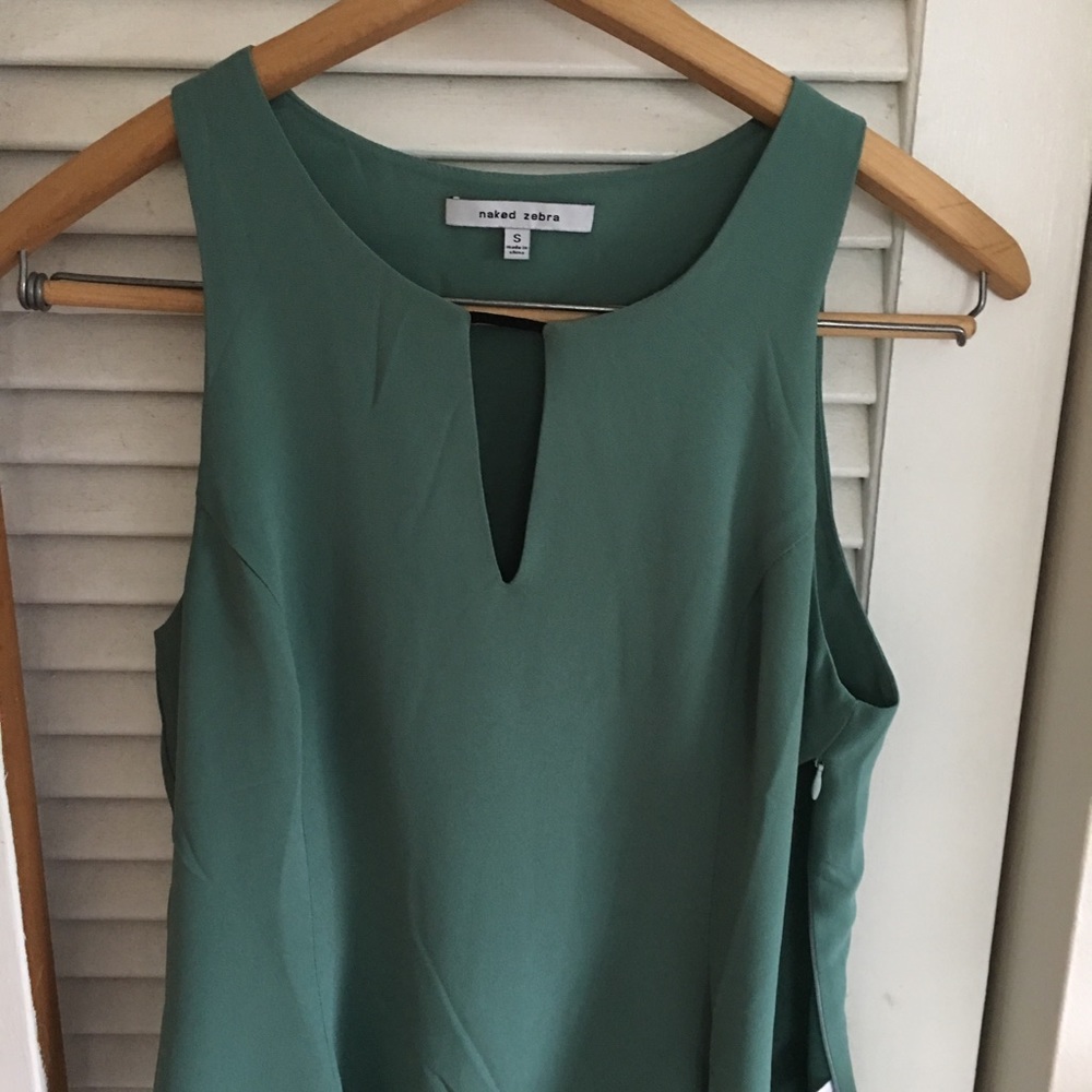 Green fitted top with cutout!